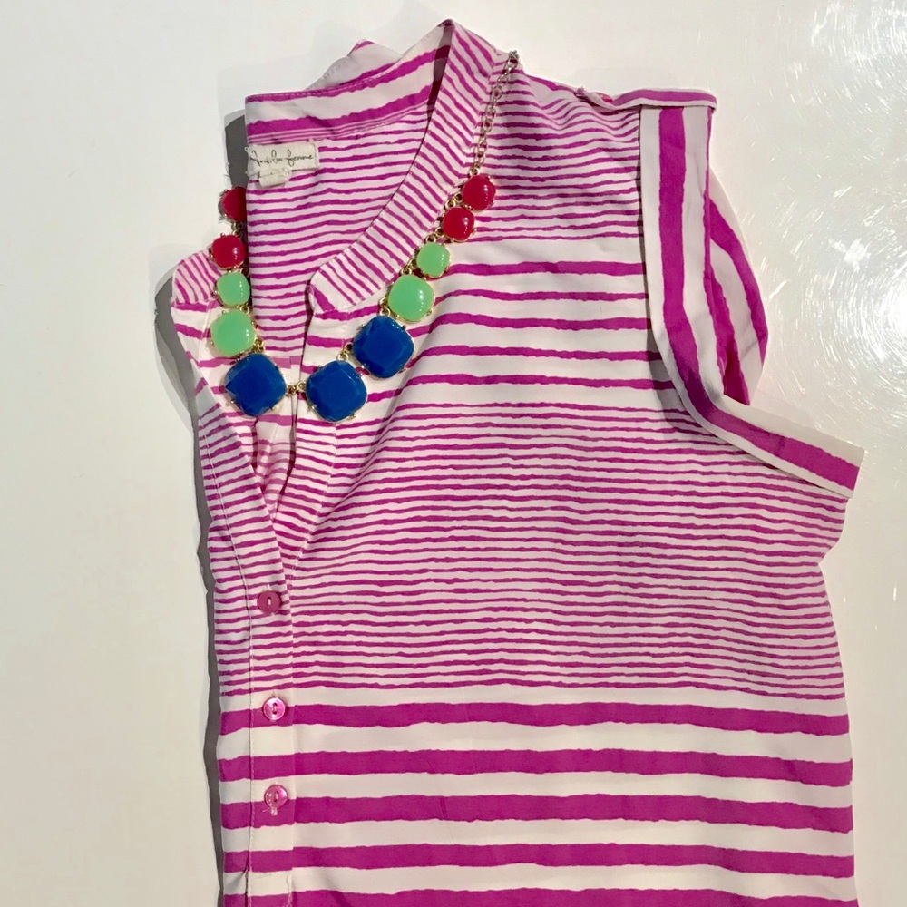 Sleeveless half button-down blouse
